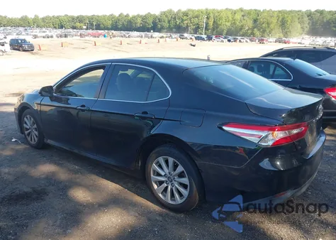 2018 Toyota Camry Le из США, поврежденный, VIN 4T1B11HK7JU648135